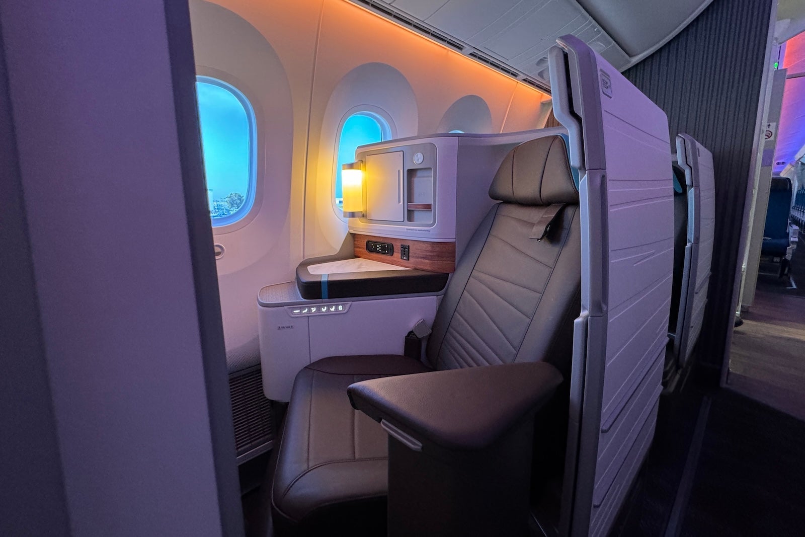 Hawaiian Airlines Boeing 787 ERosen Side Seat Close