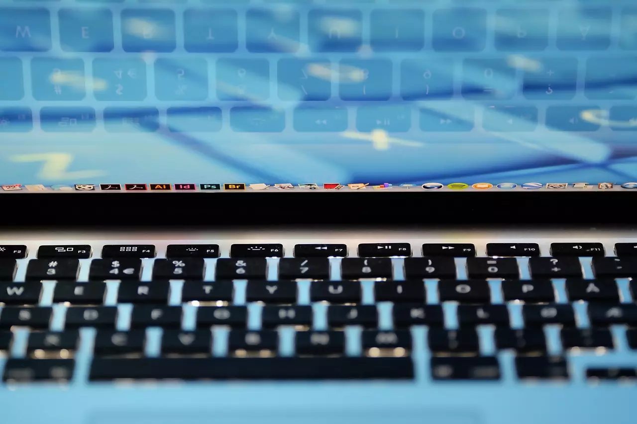 laptop 2595394 1280