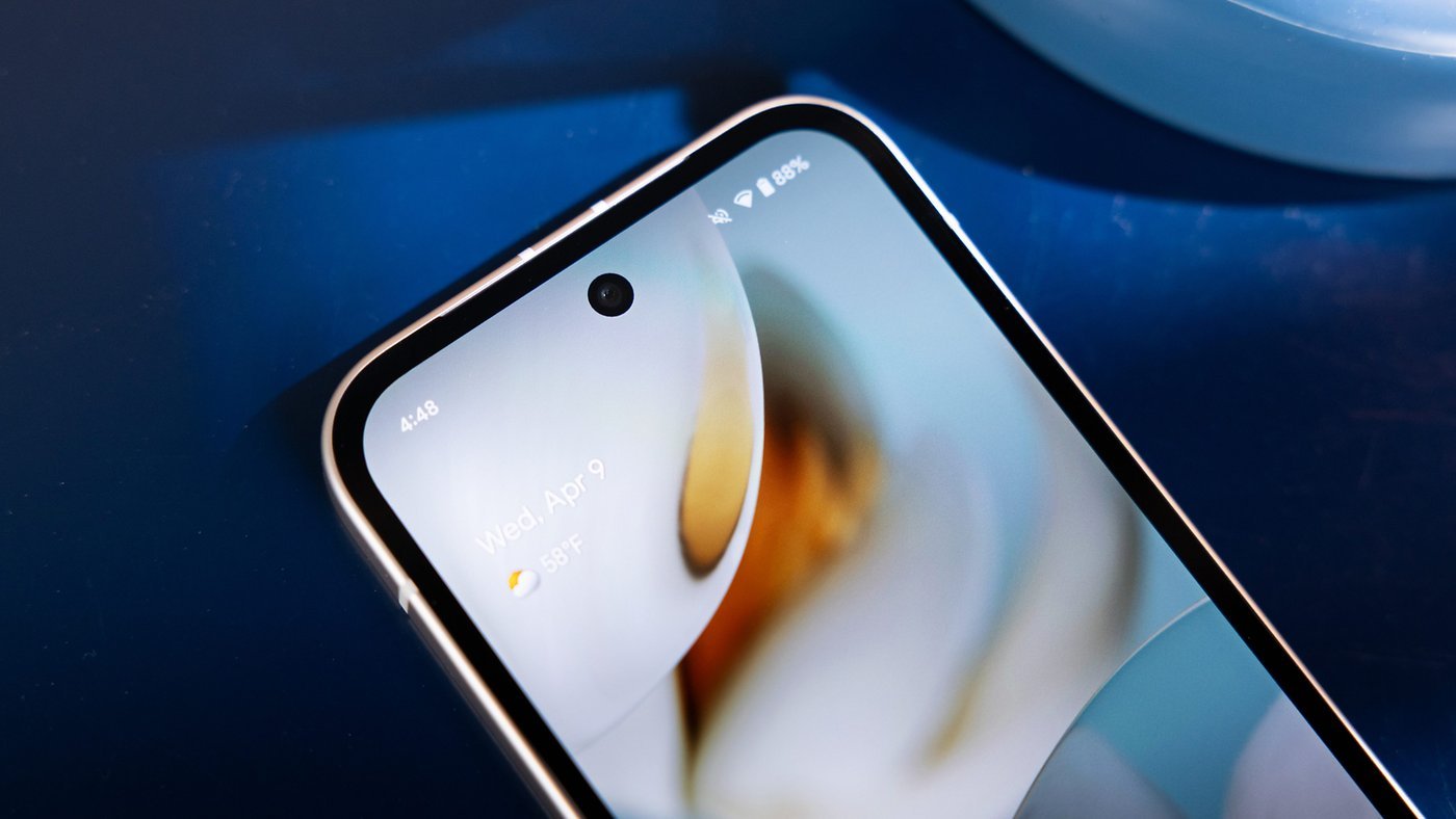 nextpit Google Pixel 9a Front Camera w1400h788