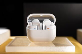 nextpit Samsung Galaxy Buds 3 Pro Case Front Open w1400h788