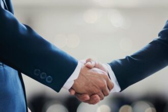shaking hands canva 1024x517