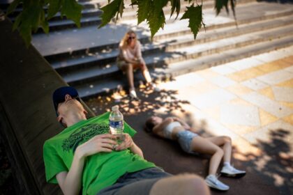 tourists rest in shade during heat wave
