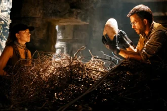 urlhttps3A2F2Fwww.tcocdn.com2Ftco2Fimages2FScarJo and Jonathan Bailey in Jurassic World Rebi