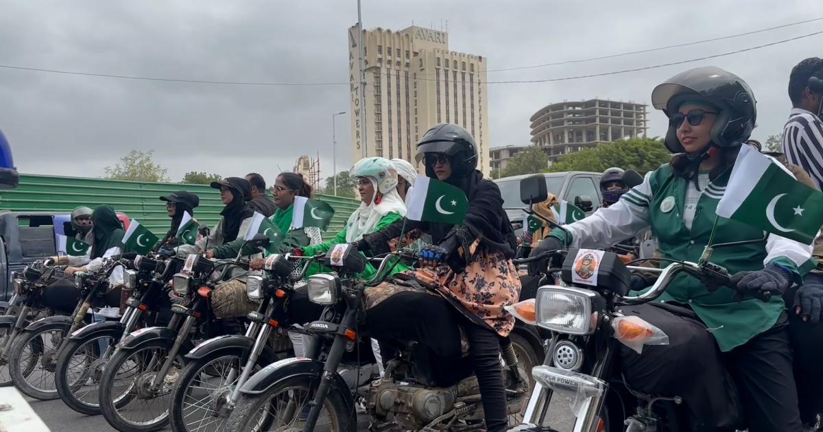کراچی میں خواتین بائیکرز کی 34 کلومیٹر طویل ’آزادی ریلی‘