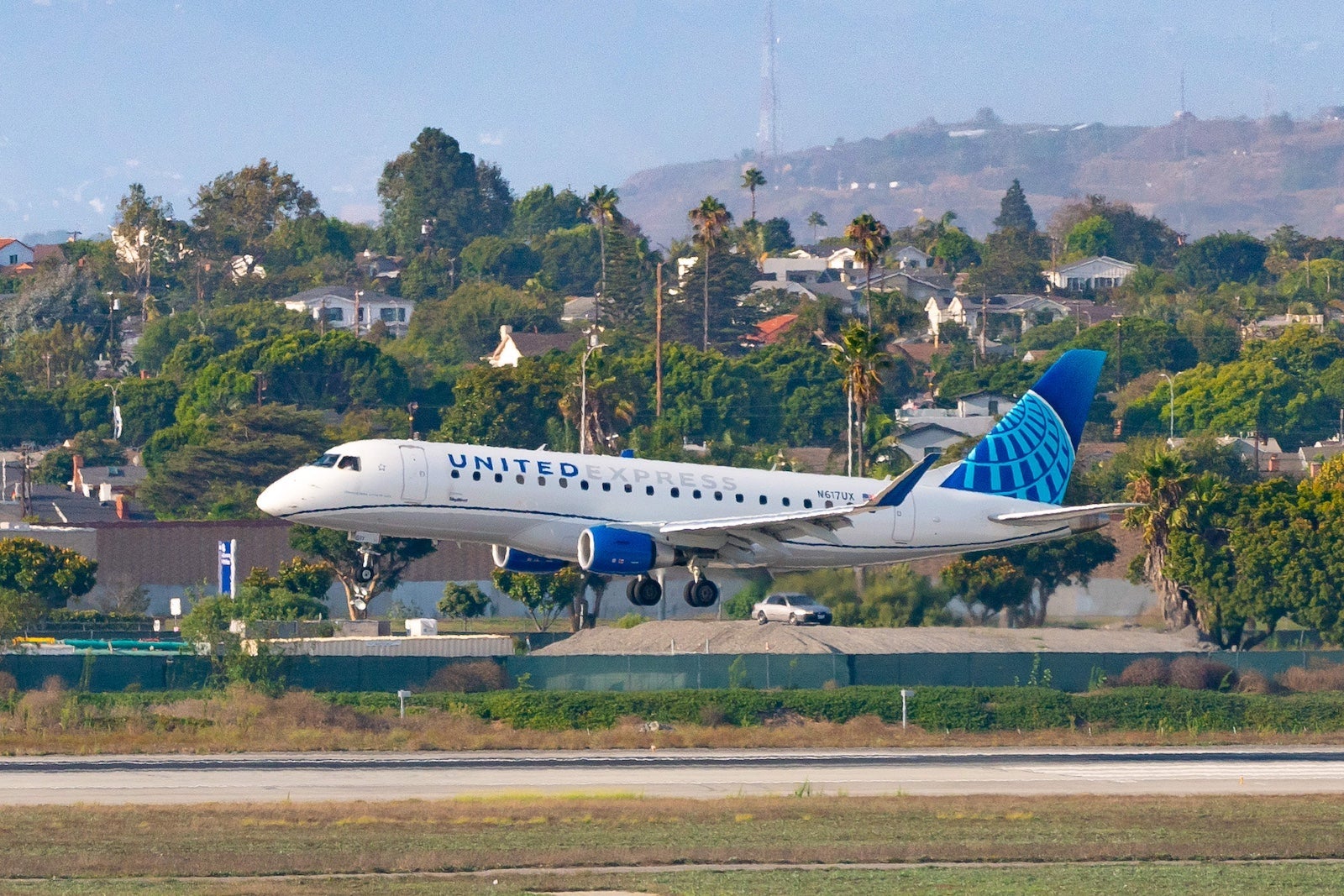united embraer 175