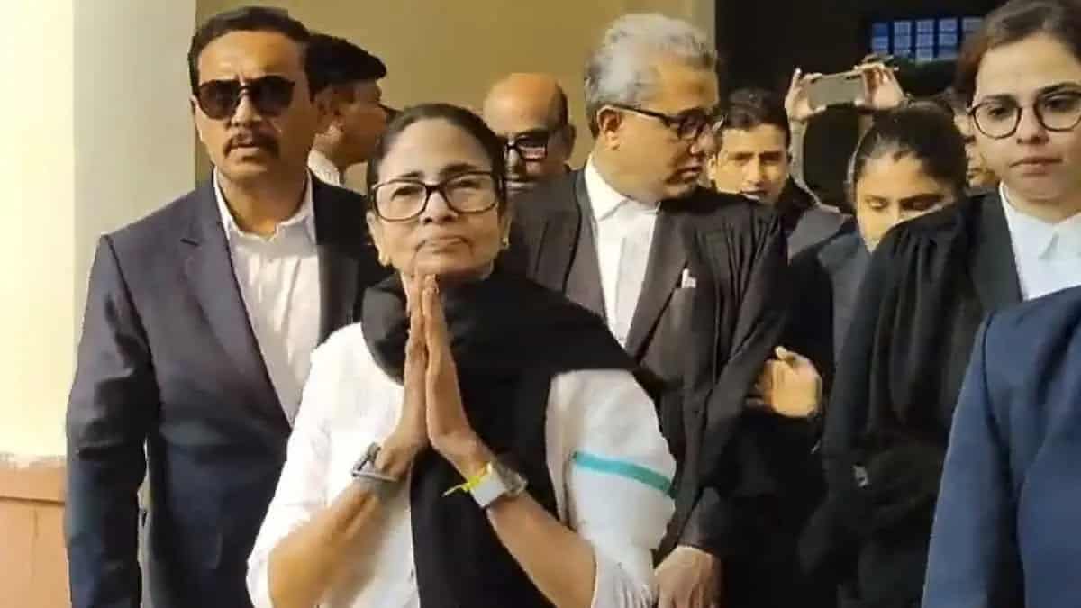 1770207328 West Bengal CM Mamata Banerjee heads to Banga Bhawan in Delhi to meet people whose names have been r