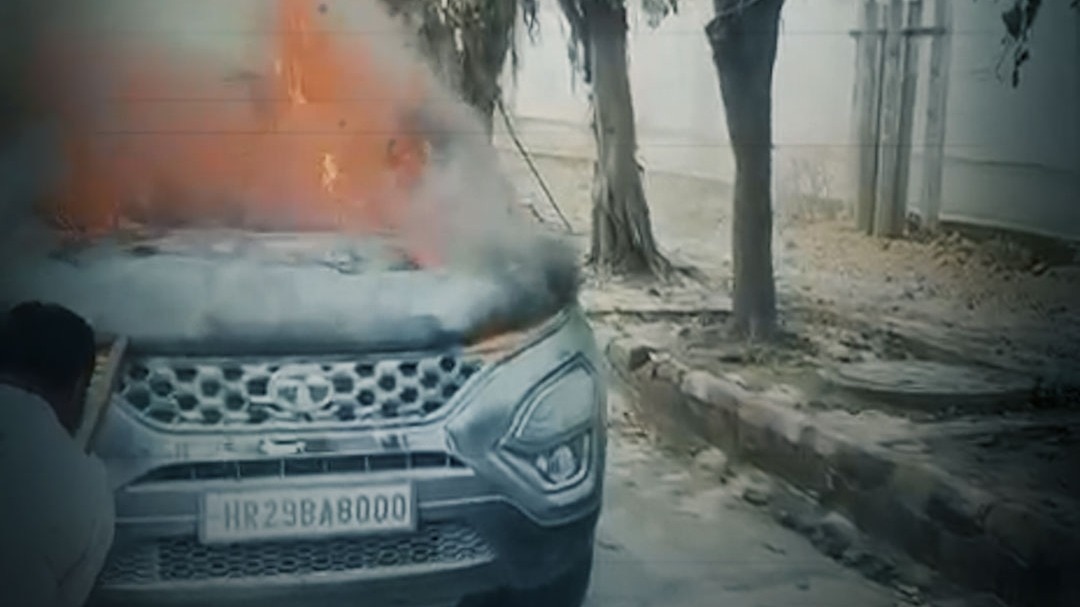 69987d92ca2fa noida moving car 202813244