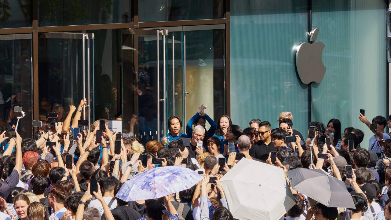 Apple Samsung 2025 smartphone market