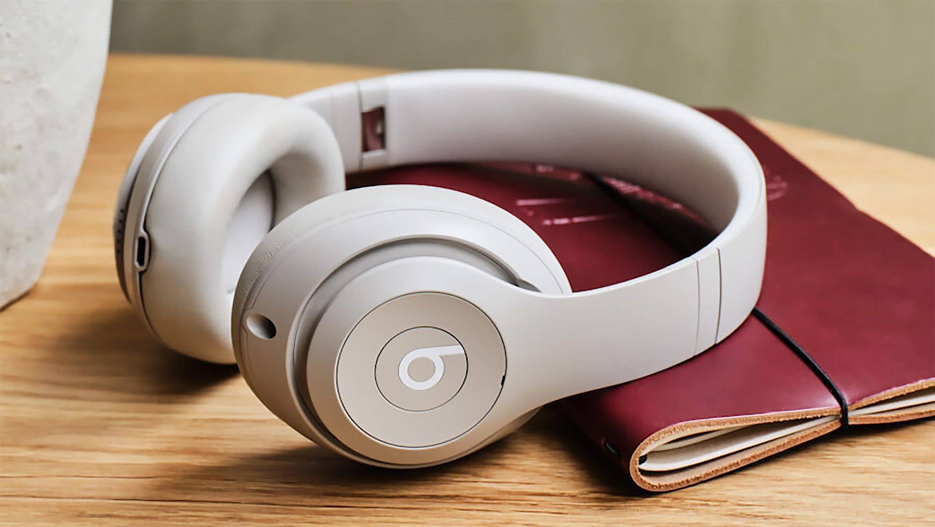 Beats Studio Pro with new cushion plush