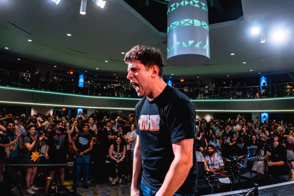 Gs9uu9jWAAApRCQ large