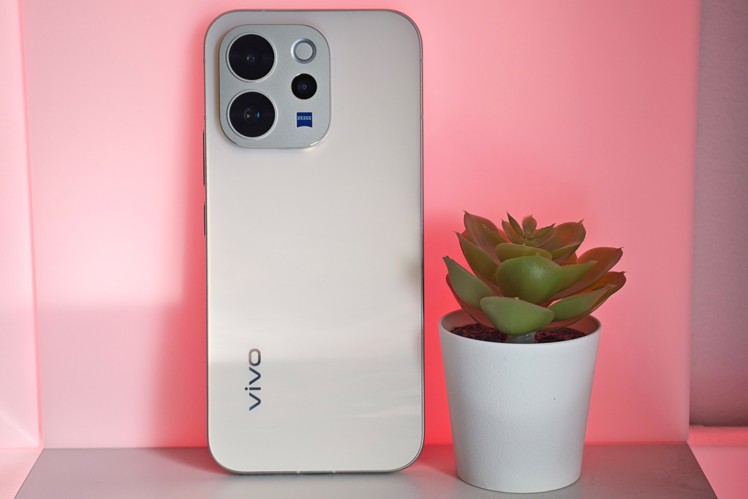 Vivo V70 hands on lead