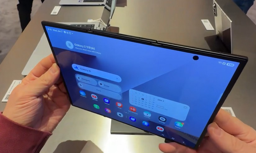 Samsung’s Wide Foldable Phone To Use a 7.6-Inch Display and Flagship Chip
