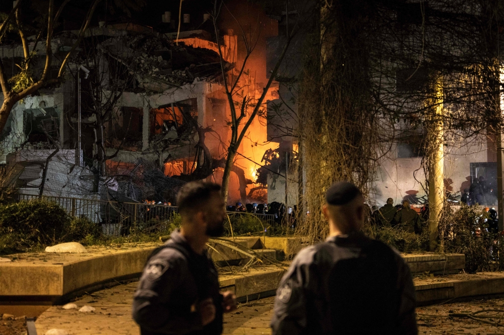 عاجل الحرس الثوري الإيراني يعلن عملية هجومية عنيفة باتجاه إسرائيل