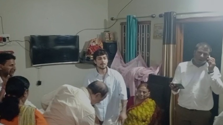 69b2fbb58e049 ishan kishan 124520713