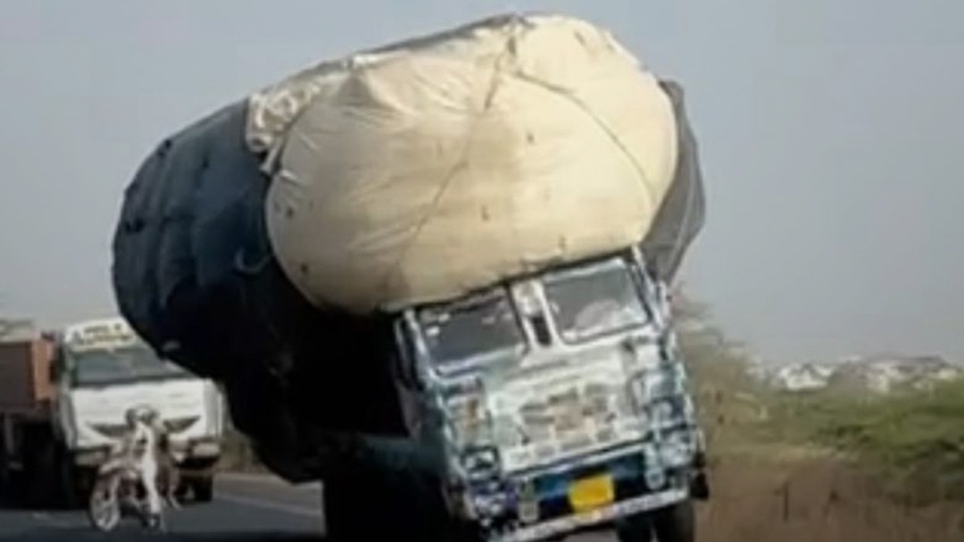 69bd11ac38de0 truck over turn 202142832