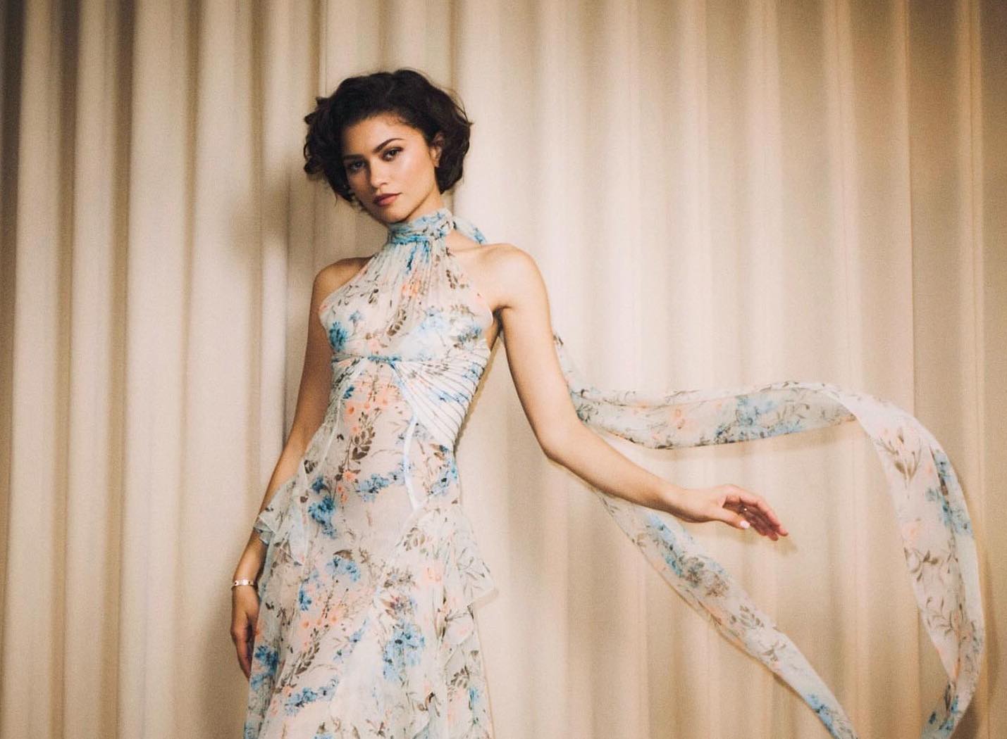 7 Zendaya Stuns in Blue Floral Alexander McQueen Chiffon Gown on Jimmy Kimmel Live