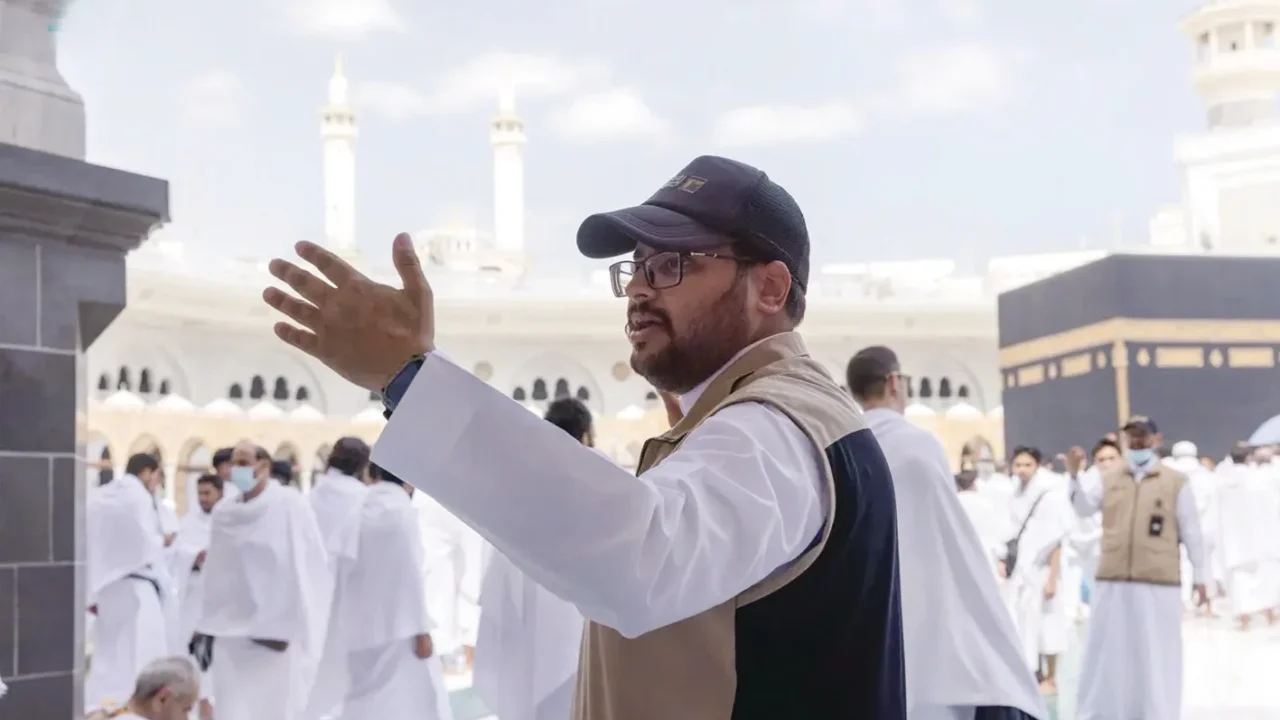 Masjid al-Haram Deploys 240 Staff Under “Ask Me” Initiative to Guide Pilgrims