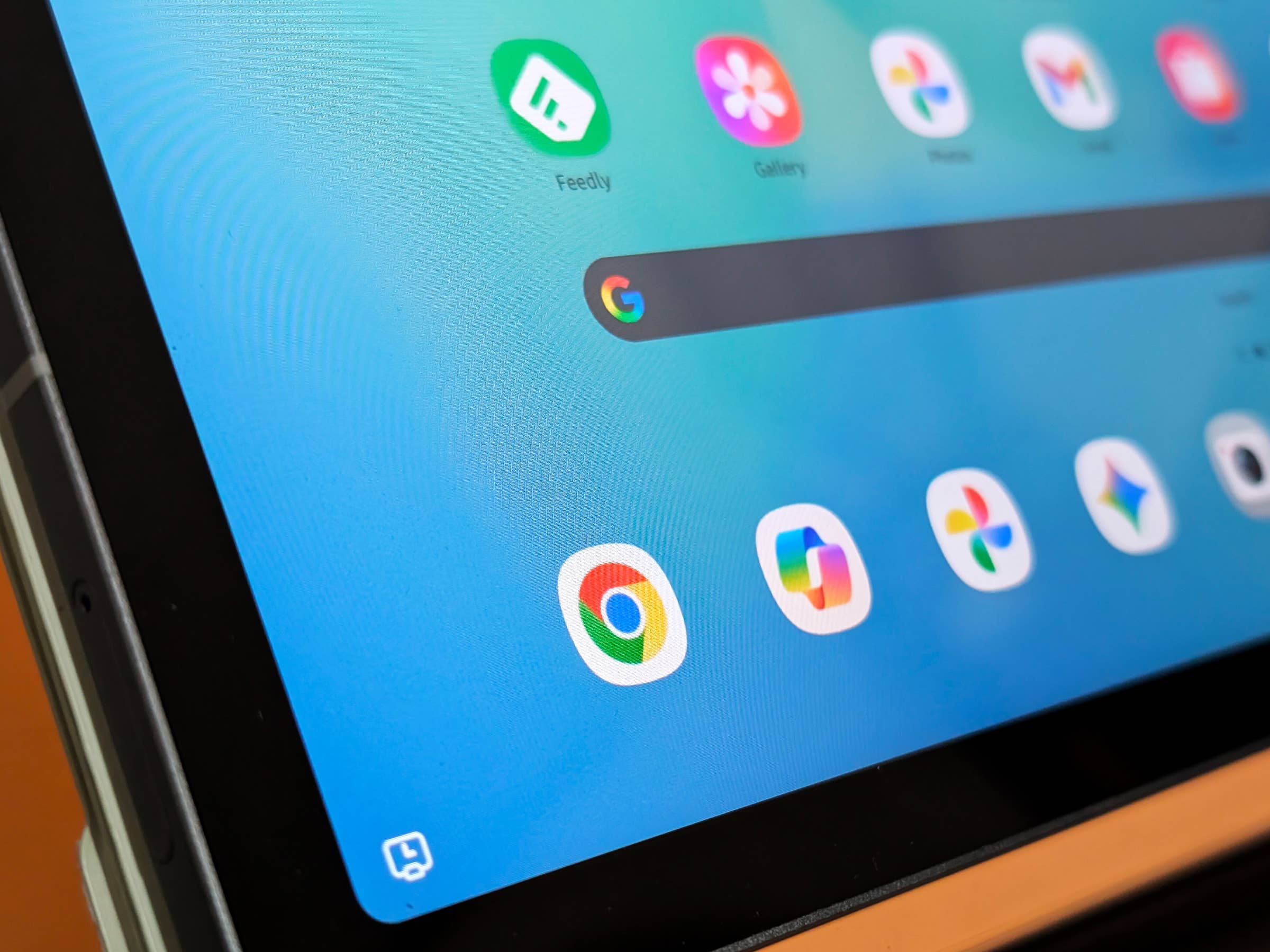 google chrome copilot app icons on samsung galaxy tab s10 fe android tablet
