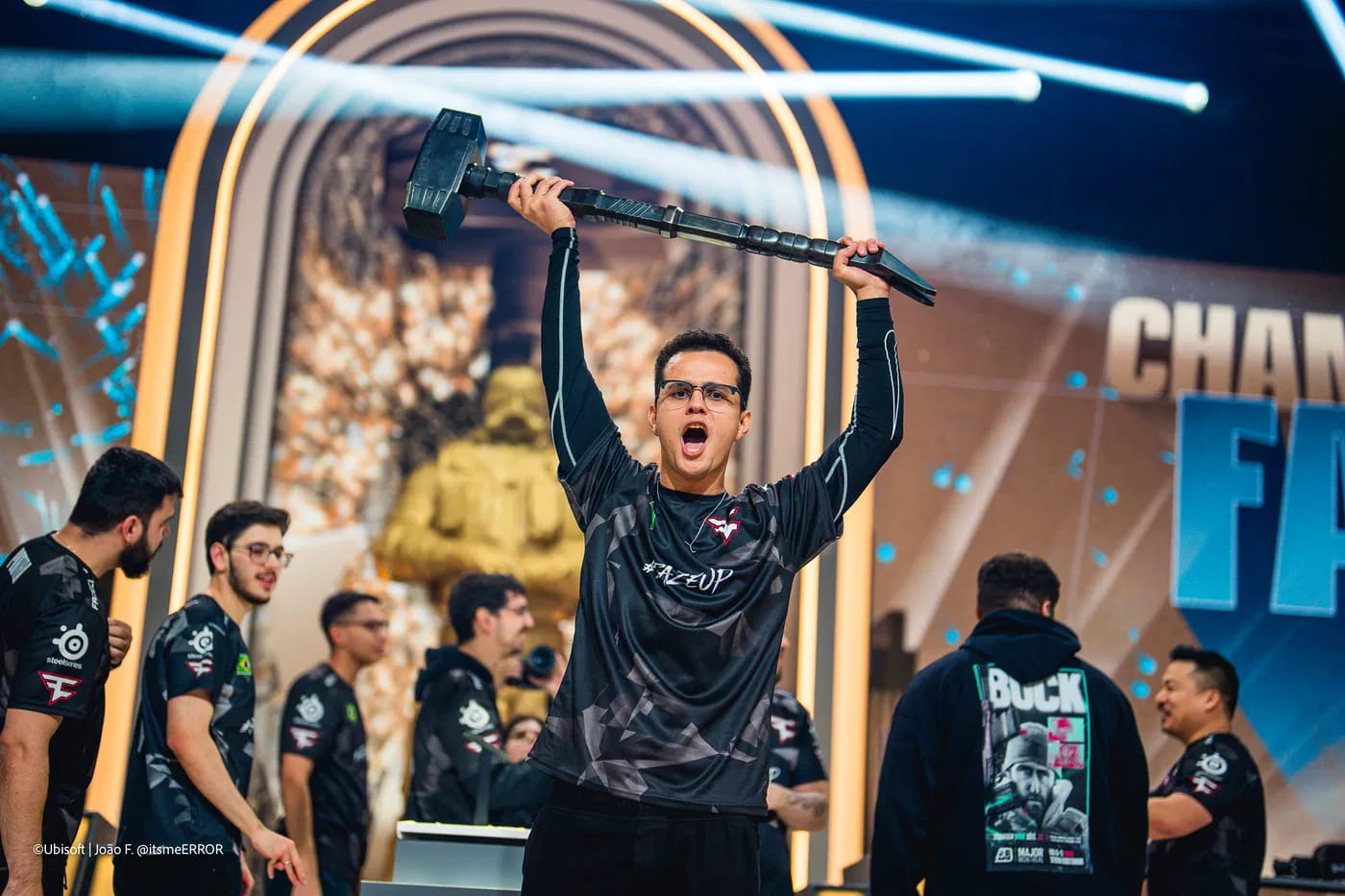 six invitational 2026 win pose