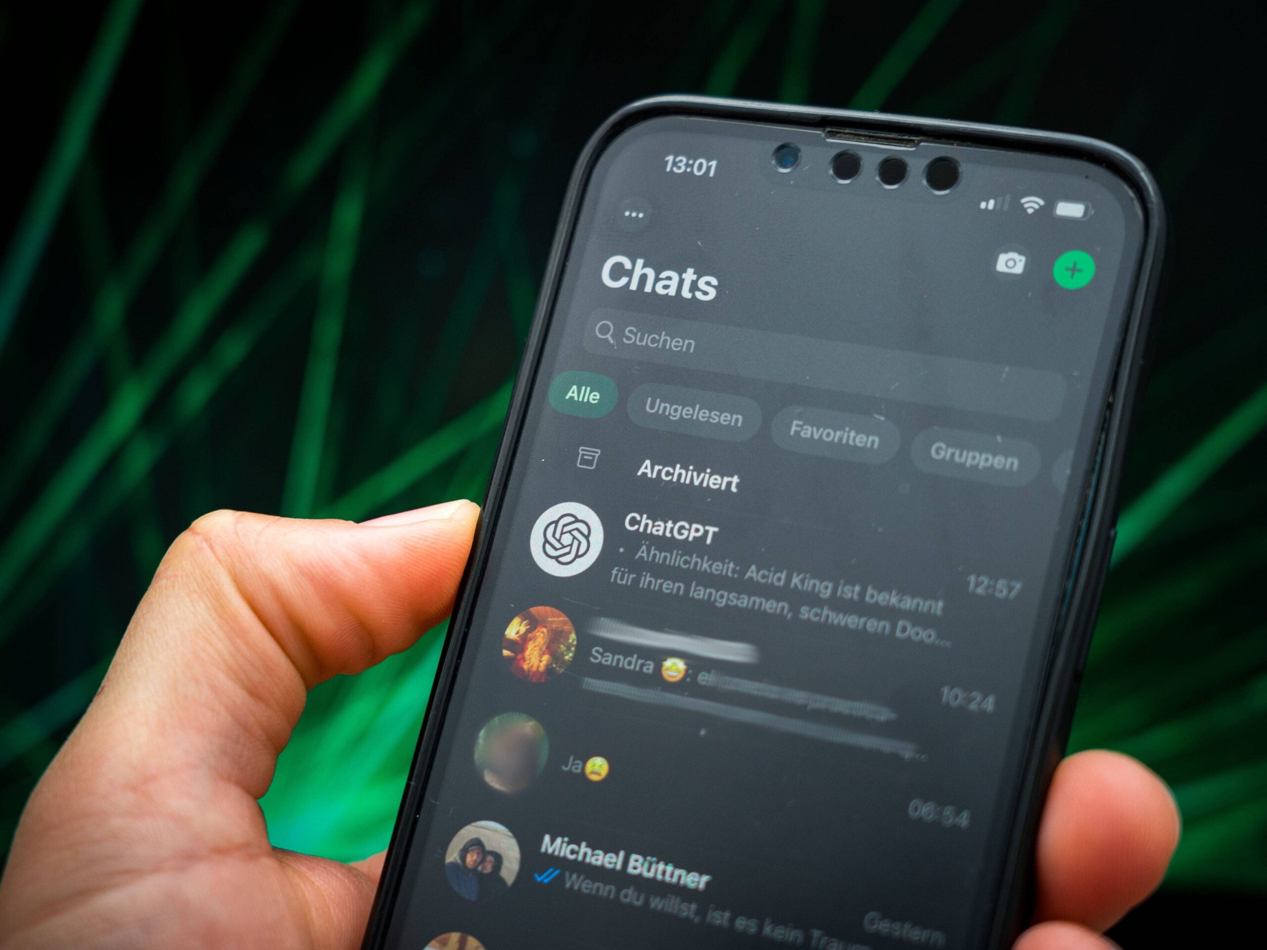 whatsapp chats iphone scaled