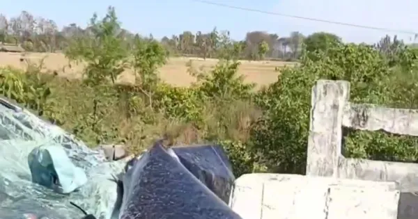 बलरामपुर में डिवाइडर से टकराई अनियंत्रित कार, हादसे में चालक समेत दो की मौत