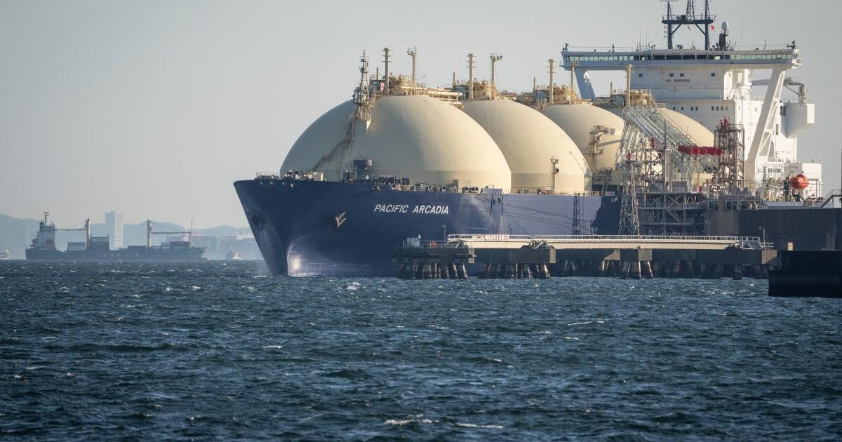 2023 کے بعد پاکستان پہلی بار عالمی مارکیٹ سے ایل این جی خریدے گا