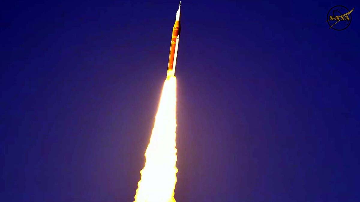 69cda01cd6270 nasa artemis 2 moon mission 014543392