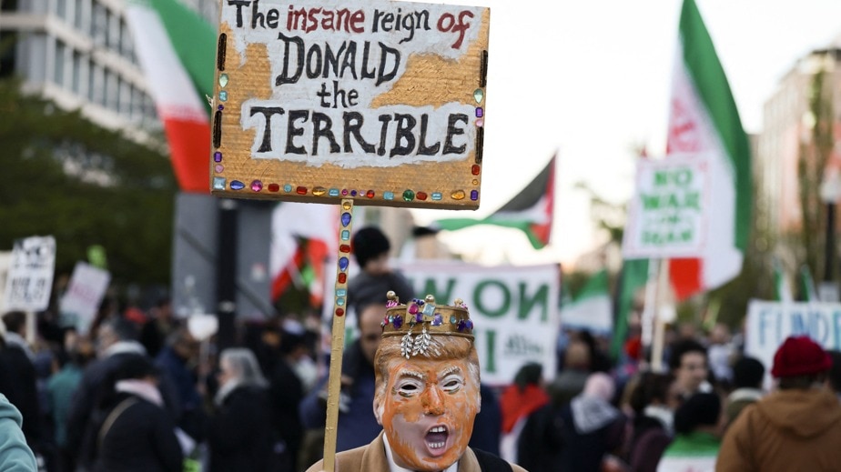 69d5939f5f273 protest against military action in iran 073032366