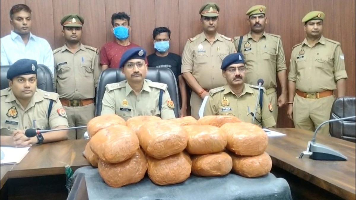 चंदौली में तस्करों के खिलाफ बड़ी कार्रवाई, 30 लाख से ज्यादा कीमत का गांजा बरामद, महिला तस्कर सहित पांच गिरफ्तार – Major Crackdown on Smugglers in Chandauli Ganja Worth Over rs30 Lakh Seized Five Arrested lclnt