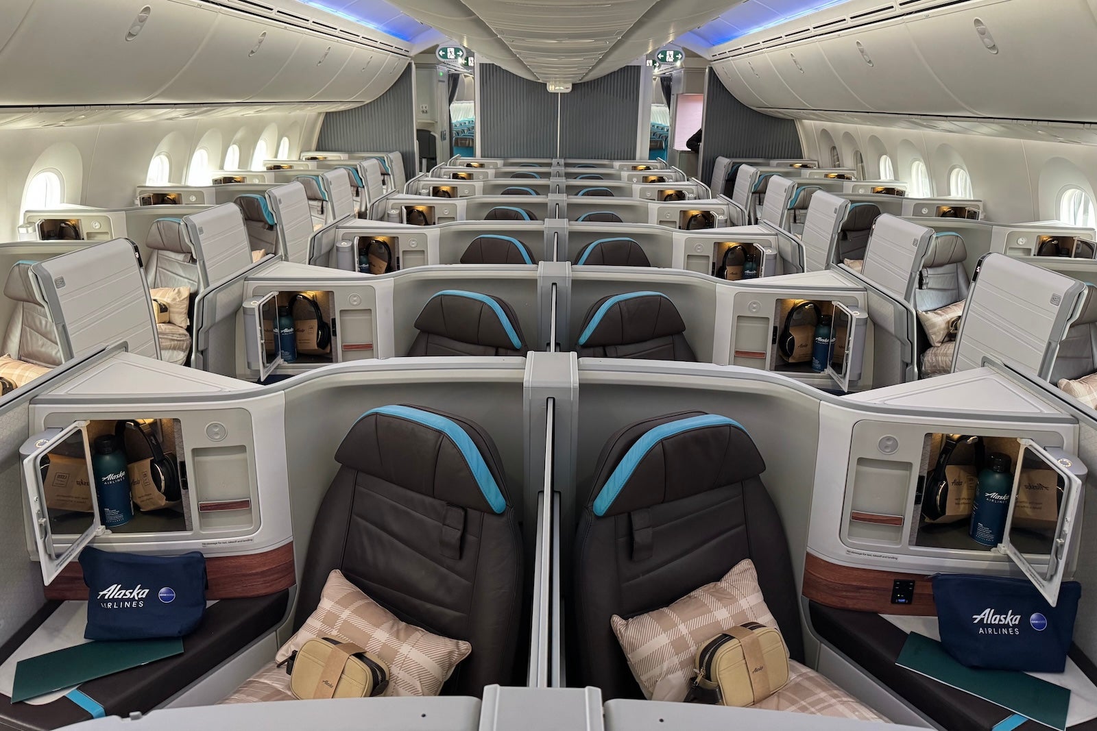 Alaska 787 biz cabin main