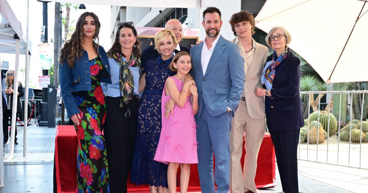 GettyImages 2269975887 noah wyle family