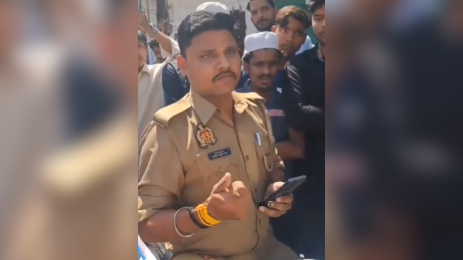 Lucknow cop enter mosque with shoes to take down loudspeaker during Friday prayers 7