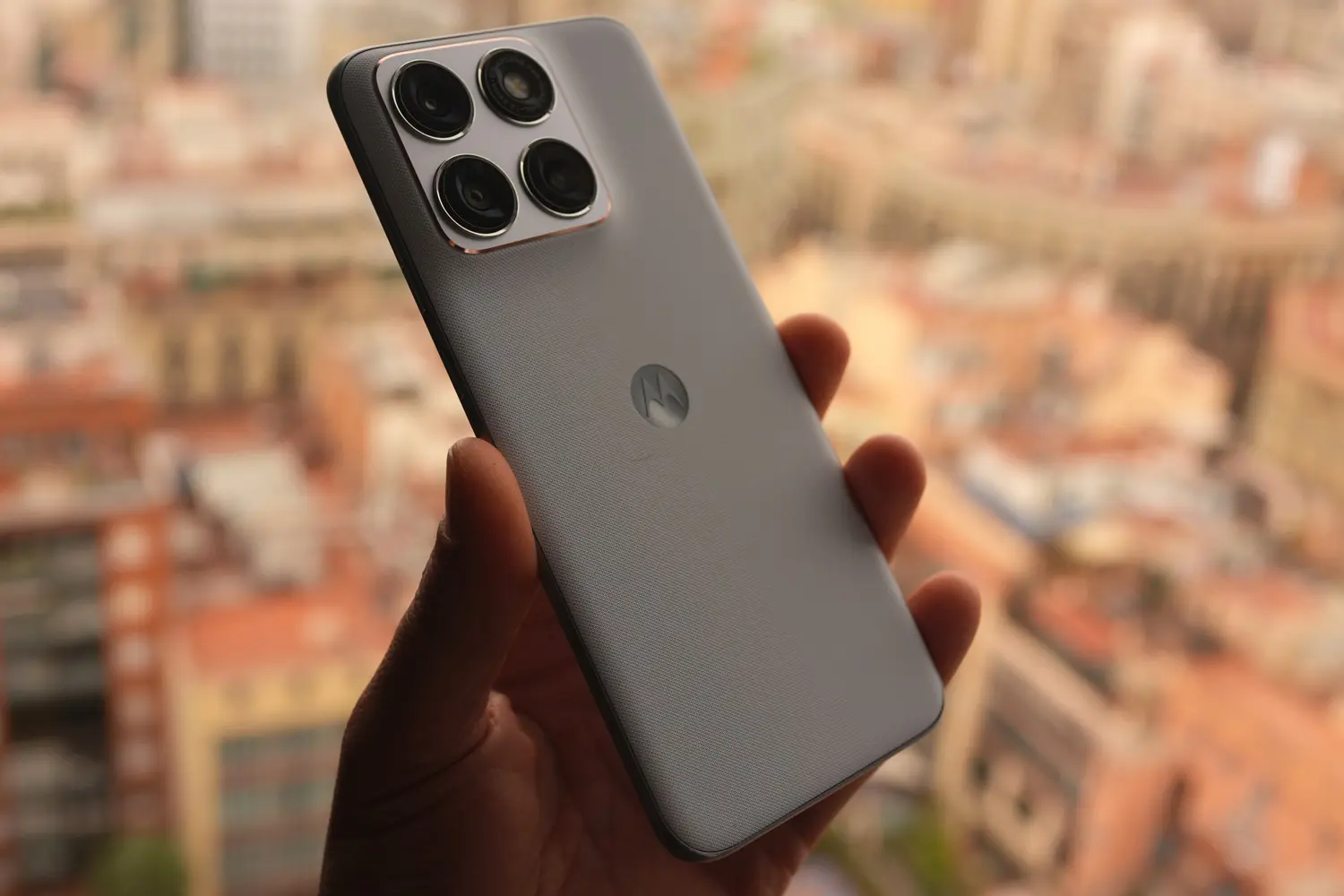 Motorola Edge 70 Fusion hands on in hand rear