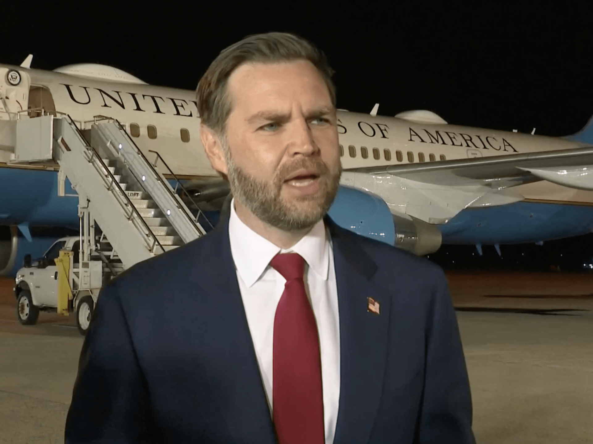 WIDE THUMB JD VANCE ON LEB 1775694919