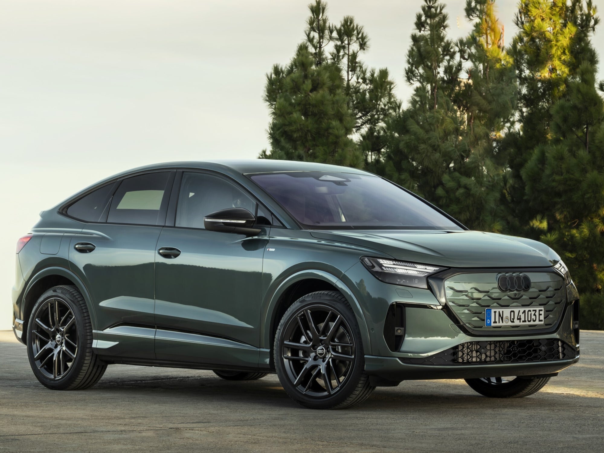 audi q4 sportback e tron 2026 in der seitlichen frontansicht das ist neu