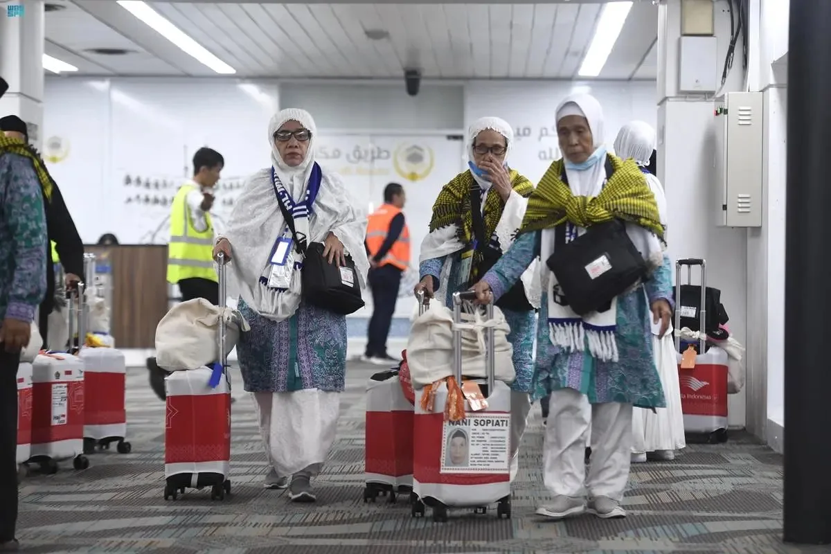 indonesian pilgrims arriving for hajj 2023.webp