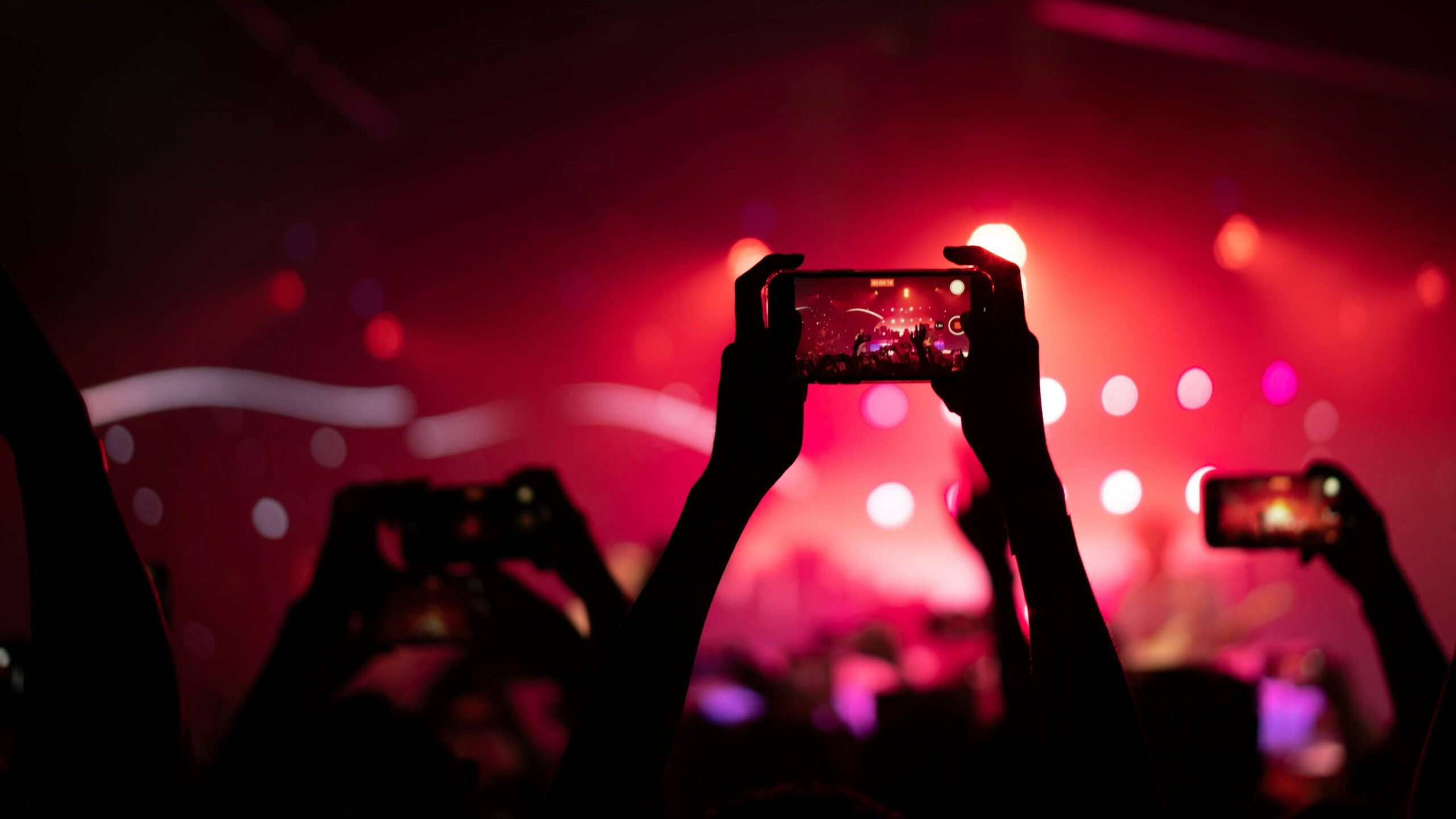 less display more life this warning hits all cell phone users scaled