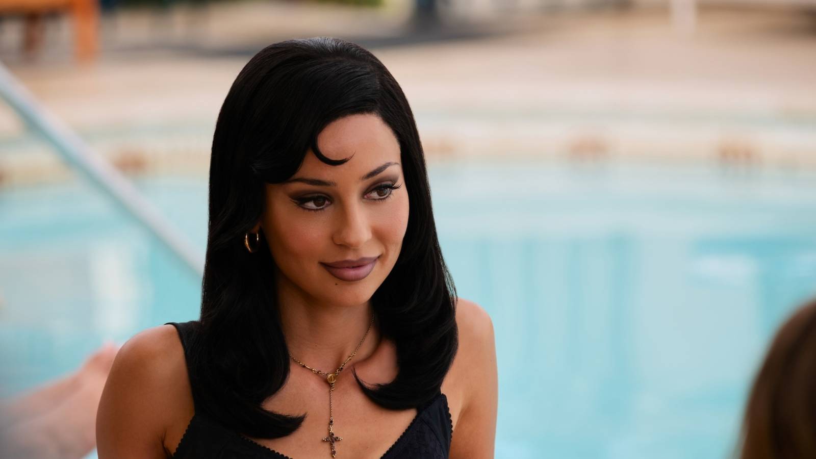 maddy alexa demie smiling by a pool in euphoria season 3 episode 2