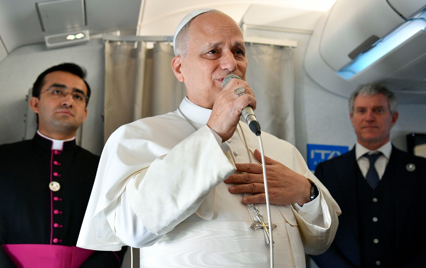 pope leo plane gt img