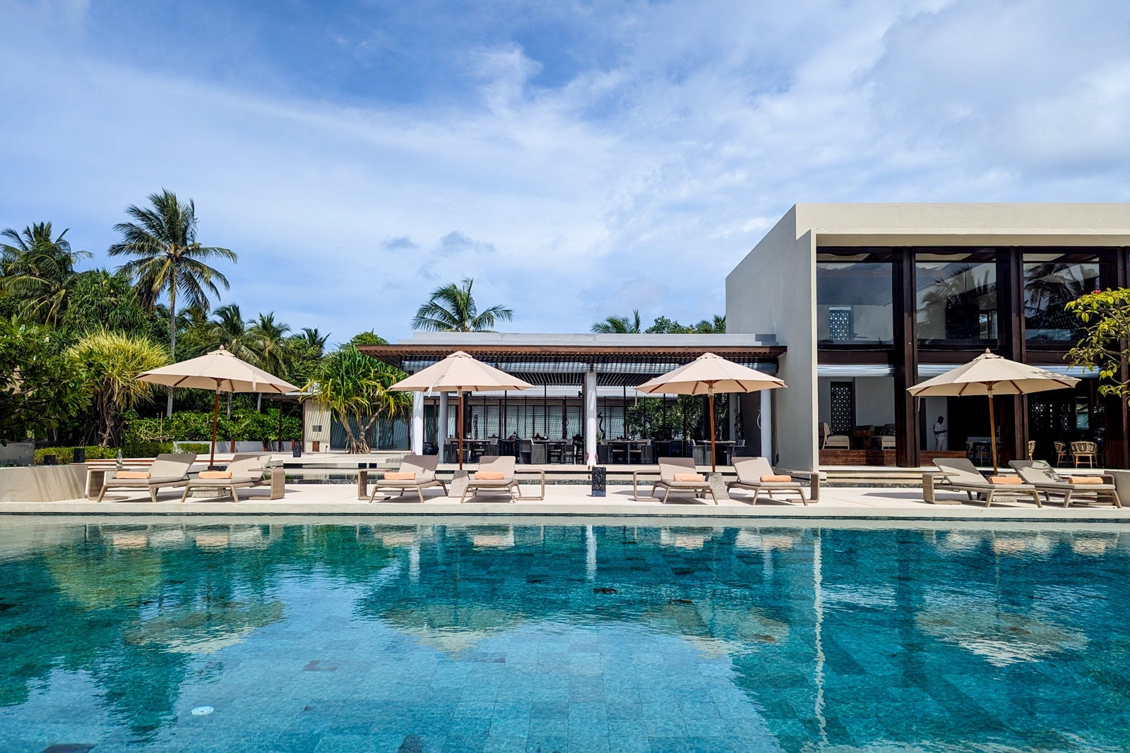 20241223 Park Hyatt Maldives Hadahaa KGenter pool 5