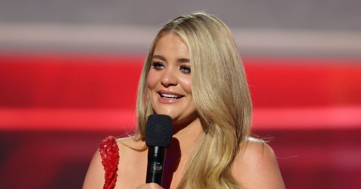 GettyImages 2276799958 lauren alaina acms 2026
