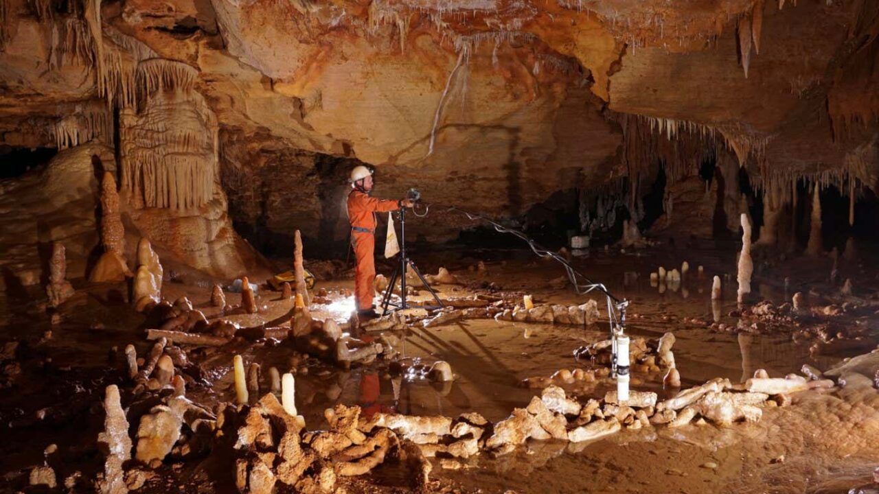 Neanderthal ‘kneeprint’ found next to mysterious stalagmite circle