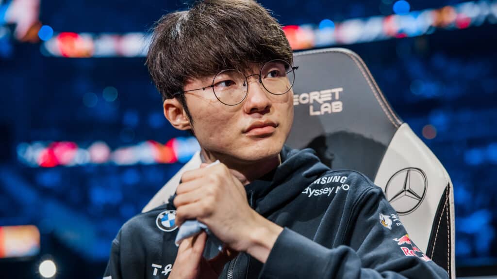 faker wiping hands large