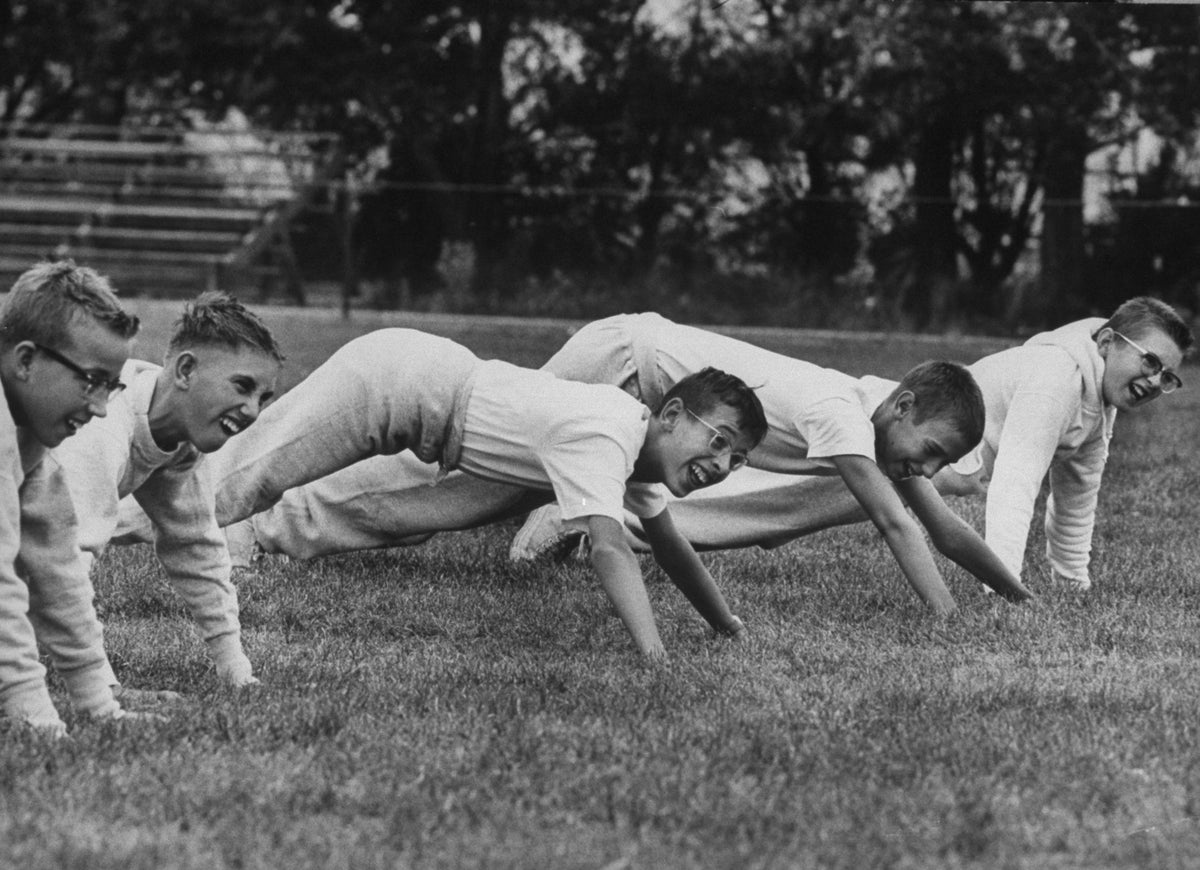 kids doing pushups
