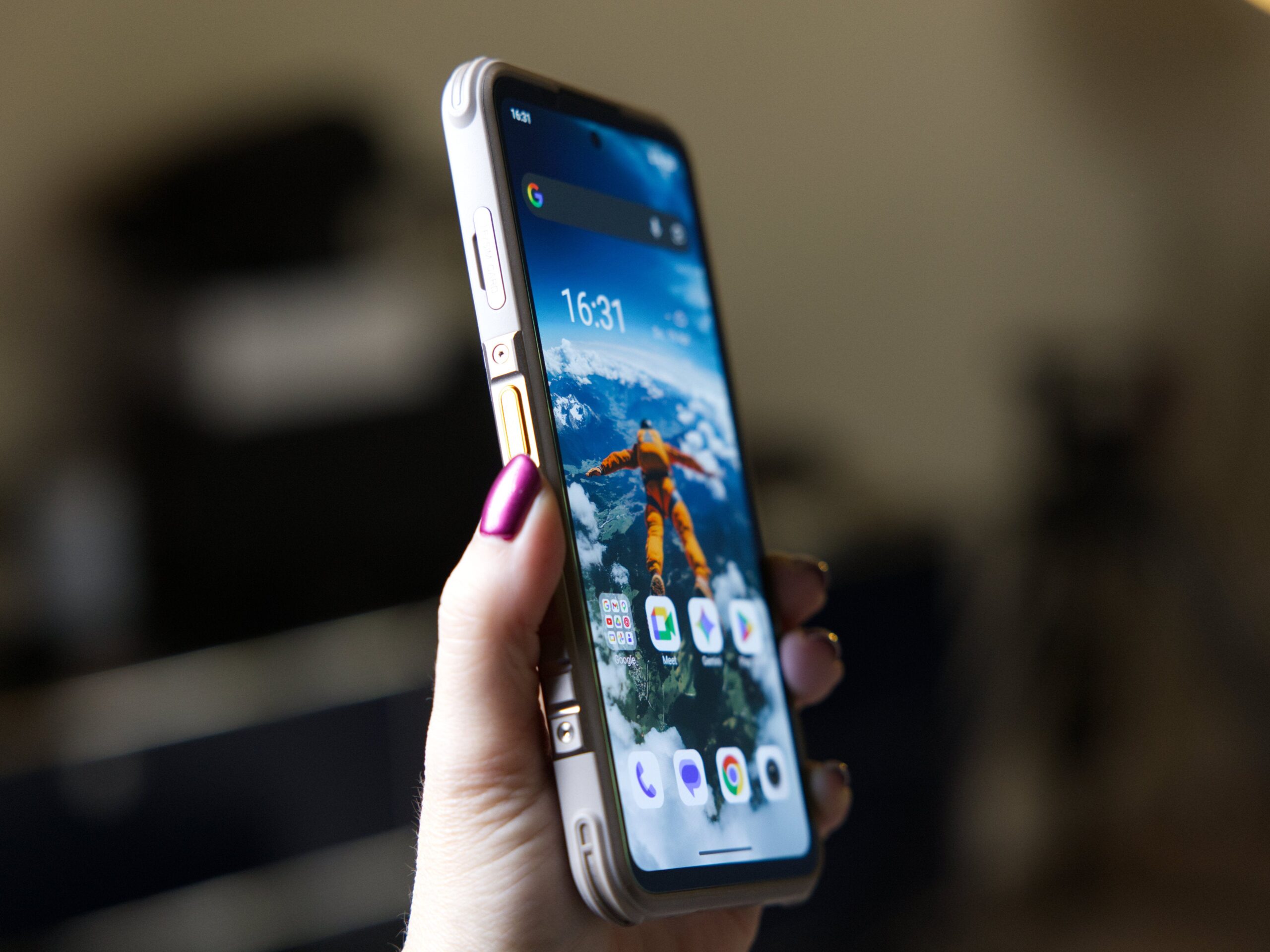 rugone xever 7 pro display scaled