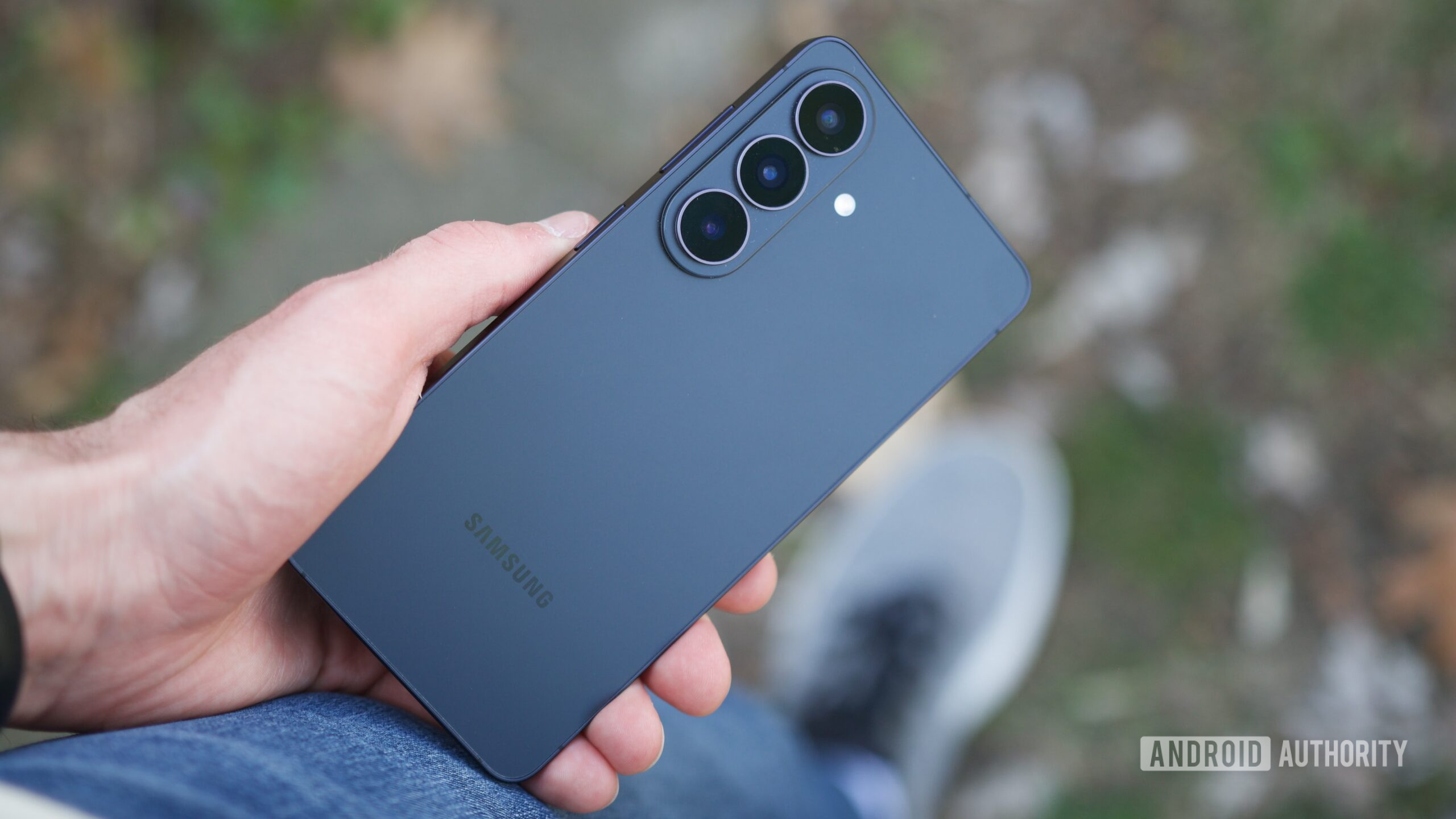 samsung galaxy s26 base review back phone 4 scaled